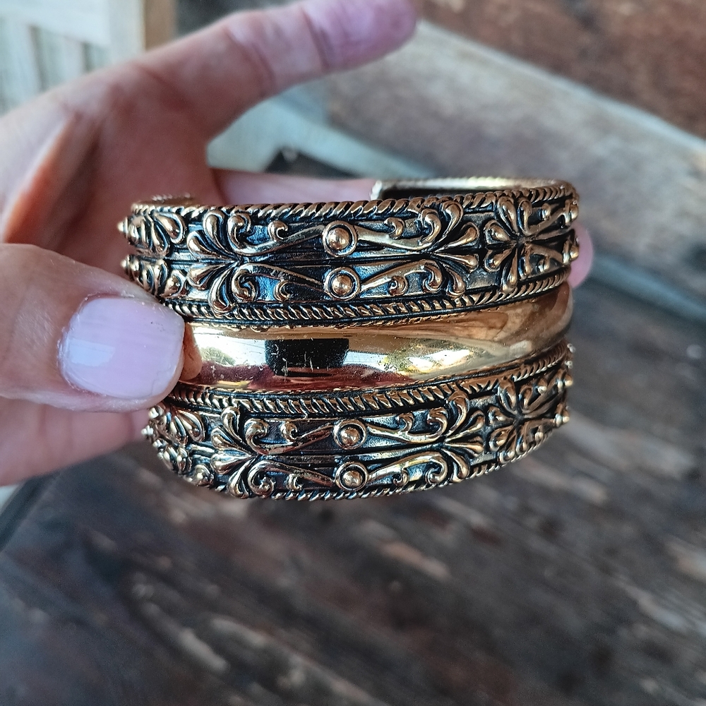 VINTAGE BARSE GOLD PLATED CUFF GORGEOUS SZ OS FITS MOST RARE UNISEX